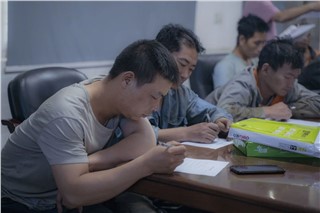 朝陽(yáng)集團(tuán)開(kāi)展行車和有限作業(yè)空間安全操作培訓(xùn)、道路交通安全培訓(xùn)